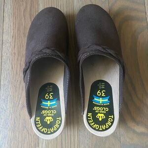 Torpatoffeln brown suede clogs, women, size 39